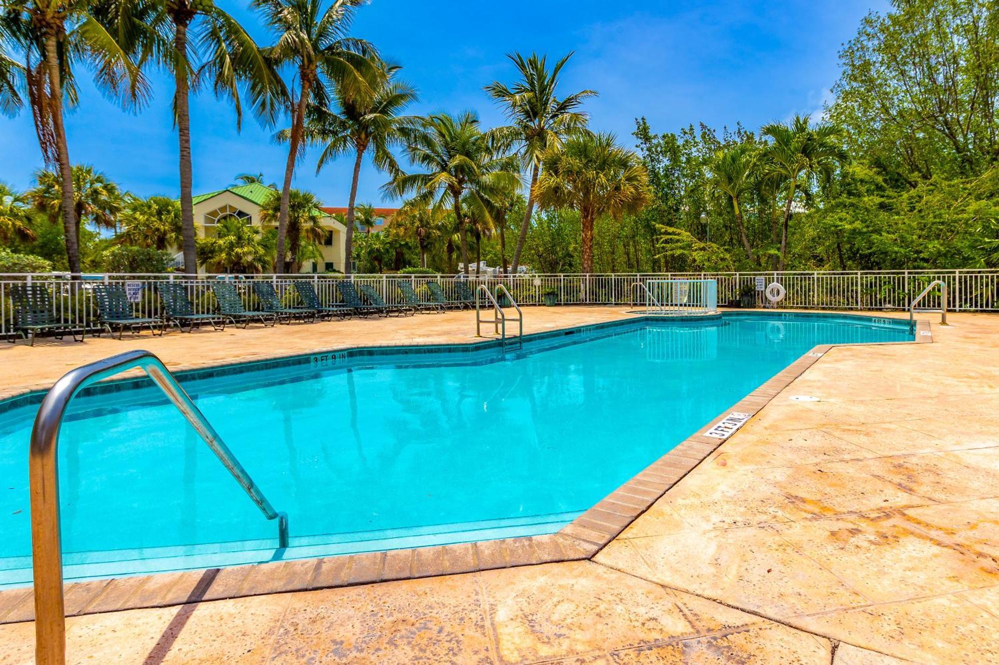 Sunrise Suites Cat Island Suite #205 키웨스트 객실 사진